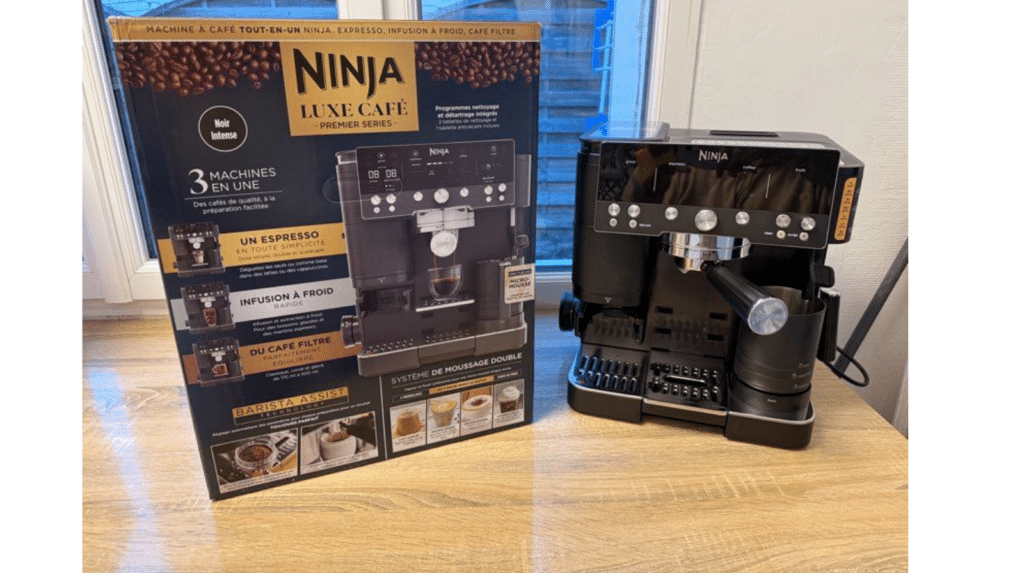 Accessoires inclus avec la Ninja Luxe Café Premier porte filtre paniers tasseur assisté pichet à lait et kit de nettoyage