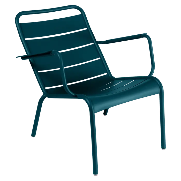 Ce fauteuil de jardin est né dans les années 1920 dans les allées du Jardin du Luxembourg, avant que Fermob n'en reprenne la fabrication en aluminium dans les années 90.