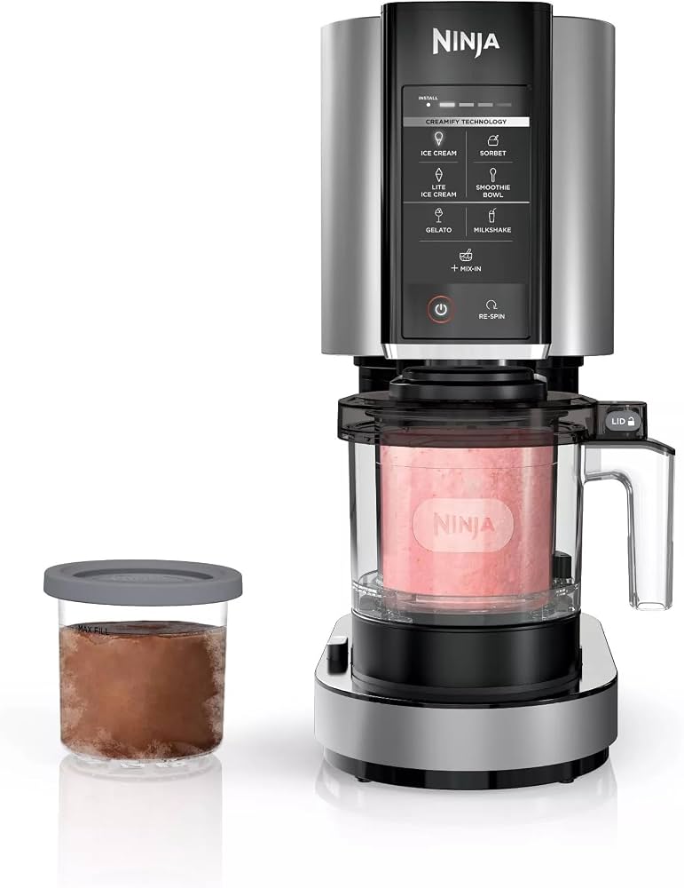 Machine à glaces Ninja CREAMi 7-en-1 avec ses deux pots, cadeau de famille pour illustrer une cagnotte d'anniversaire