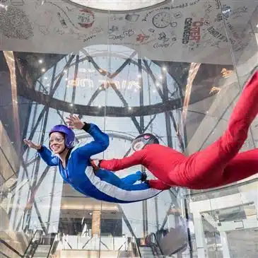 Simulateur de chute libre en soufflerie à Paris, photo de l'activité Sport Découverte pour un anniversaire d'ado