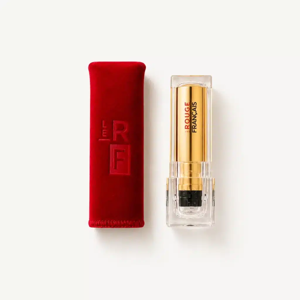 Mon étui en métal a passé trois recharges sans une éraflure visible, alors qu'un tube en plastique classique aurait fini à la poubelle après la première utilisation complète.