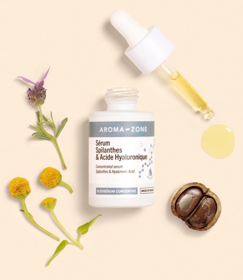 Flacon du sérum concentré Spilanthes & Acide hyaluronique d’Aroma-Zone, soin bio et vegan, sans parfum, destiné à lisser les rides d’expression, détendre les traits du visage et hydrater la peau naturellement.
