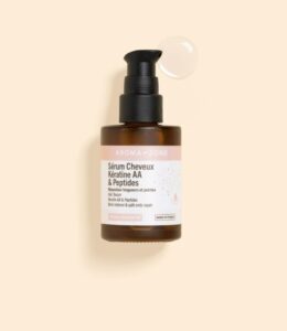 Flacon du sérum Cheveux Kératine + AA + Peptides d’Aroma-Zone, un soin capillaire sans rinçage à la texture légère et sans silicone, formulé pour renforcer les cheveux cassants, ternes ou abîmés.