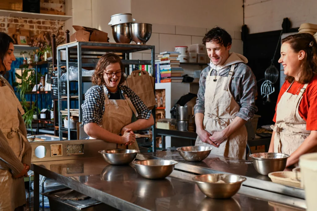 Atelier gourmand Wecandoo pour apprendre à faire de la mozzarella, des raviolis maison, du pain au levain ou des pâtisseries artisanales. Activité culinaire créative et conviviale avec dégustation à la clé.