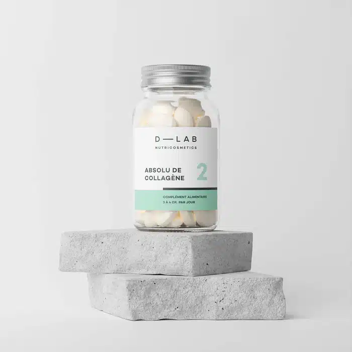 Flacon Absolu de Collagène D LAB Nutricosmetics photographié sur fond clair, complément alimentaire testé pendant 3 mois pour améliorer la fermeté, la densité et la qualité globale de la peau