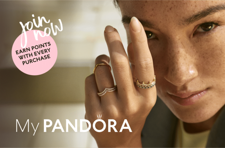 : Illustration du site officiel Pandora avec mise en avant du programme MyPandora, une astuce simple et officielle pour obtenir un code promo Pandora de -10 pourcent et accéder à des avantages fidélité sur les bijoux, charms et bracelets de la marque