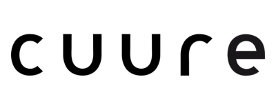 Capture d’écran de la page de commande Cuure avec champ de saisie du code promo, affichant la réduction de -20 %, en parallèle de la boîte Cuure posée sur un bureau, mettant en avant les bons plans, réductions, astuces pour payer moins cher sa cure personnalisée Cuure et l’utilisation du code UNECASEENPLUS.