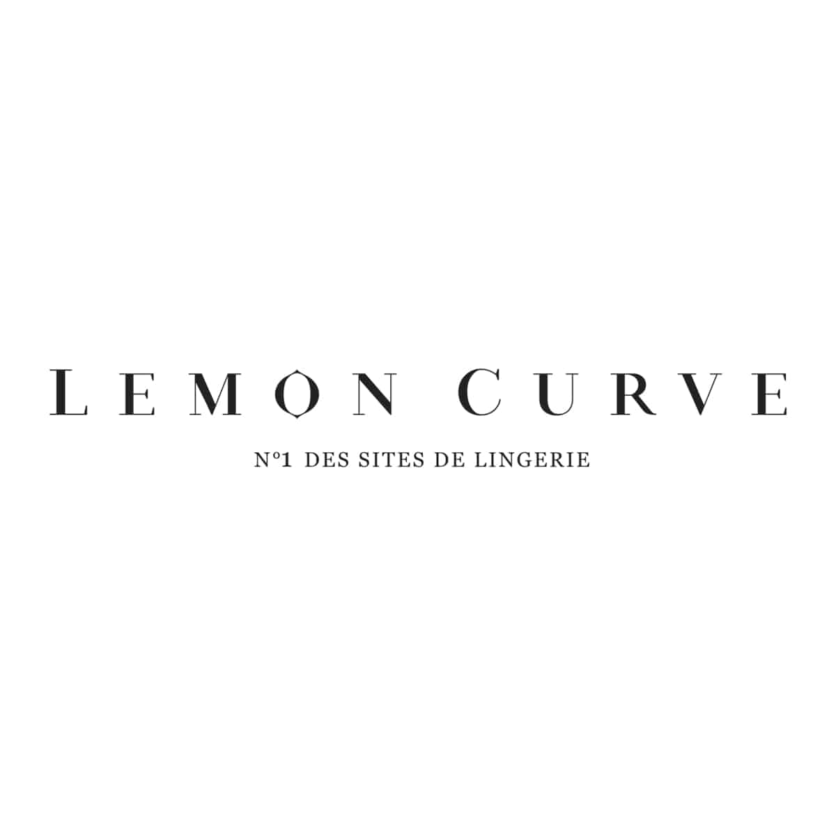 visuel montrant plusieurs ensembles de lingerie de la marque Lemon Curve posés sur un fond élégant, mettant en avant le choix multimarque et la diversité de styles, des modèles sexy aux basiques, en passant par des soutiens-gorge grande taille et des maillots de bain adaptés à toutes les morphologies