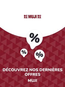  Capture discrète d’une fiche produit Muji en ligne avec un bandeau de réduction, posée à côté d’un carnet et d’un pyjama soldé, illustrant les codes promo et bons plans Muji pendant les soldes ou ventes privées.