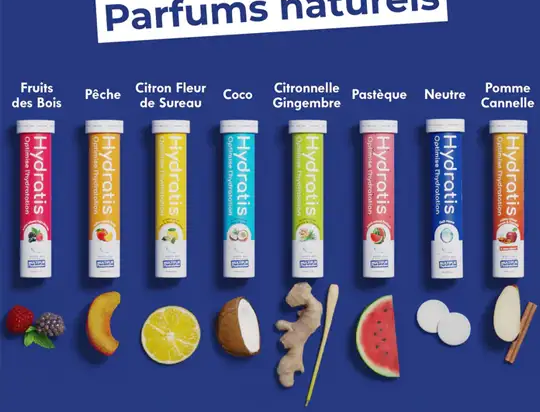 Tube de pastilles Hydratis posé sur une gourde de sport avec des tranches d’orange, électrolytes naturels pour éviter la déshydratation lors d’une séance sportive, magnésium, potassium et zinc, goût agréable et prise rapide