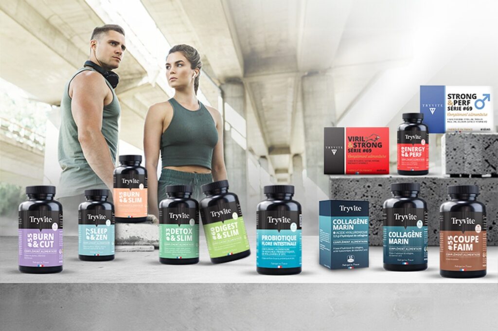  Compléments alimentaires Tryvite pour la minceur et la détox posés dans une salle de bain sportive, produits Burn & Slim et Detox & Slim avec ingrédients naturels comme guarana, nopal, café vert, fabriqués en France pour accompagner un objectif silhouette