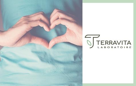 Capture d’écran de la section avis clients du site Terravita et formulaire de contact, symbolisant la réactivité du service client et les retours d’expérience positifs
