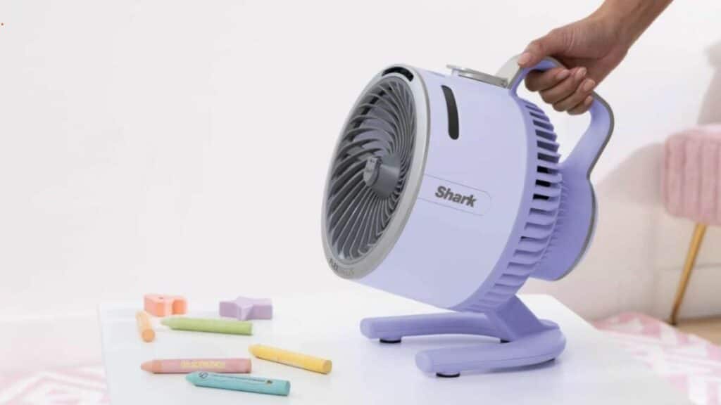 Code promo Shark ventilateurs CASESN10 permettant d'obtenir -10% de réduction sur toute la gamme de ventilateurs Shark disponibles sur sharkninja.fr, dont le TurboBlade Cool + Heat TH200EU ventilateur et chauffage réversible à 179,99€ au lieu de 399,99€, les TurboBlade multidirectionnels TF200SEUWH et TF200SEU à 251,99€, les FlexBreeze ProMist FA300EU et FA300WHEU ventilateurs brumisateurs intérieur extérieur à 251,99€ et les HydroGo FA050 portables avec brumisateur disponibles en 7 coloris à 134,99€