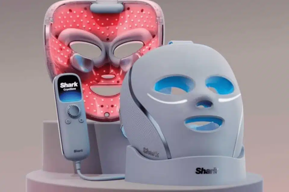 Masque LED Shark CryoGlow présenté avec mention de réduction applicable via code promo sur le site officiel