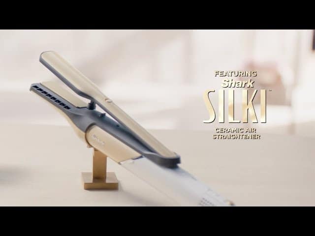 Code promo Shark lisseurs séchants CASESN10 permettant d'obtenir -10% de réduction sur le Shark SilkiPro Straight HT401EUPK disponible sur sharkninja.fr, un lisseur sécheur 2-en-1 livré avec un étui de rangement résistant à la chaleur particulièrement pratique pour les voyages et les déplacements, disponible en coloris rose pétale à 224,99€ au lieu de 249,99€, idéal pour celles qui lissent régulièrement et ont besoin d'un outil compact