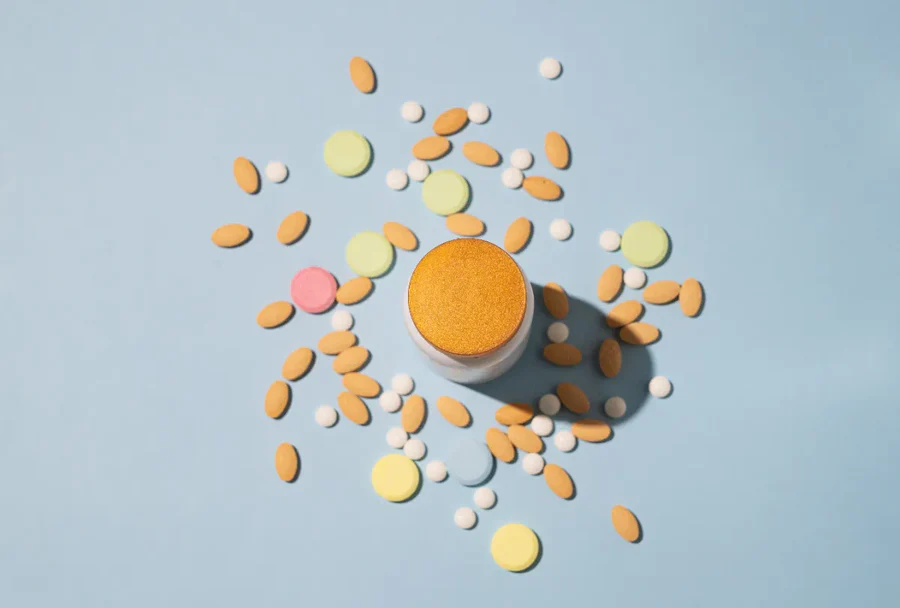 visuel d’une page du site Circles avec le test menstruel affiché, encadré d’un flacon Clear et d’un panier d’achat contenant un complément alimentaire Circles, illustrant l’utilisation du code promo Circles de –15 % sur la première commande ; cette réduction exclusive obtenue via le lien spécial Circles permet de commander des cures comme Clear, Balance, Digest, Lust ou Grow, tout en bénéficiant d’un avis circles authentique et d’un avantage client circles france dès le test personnalisé ; image optimisée pour les recherches liées à circles clear avis, code promo circles, réduction circles complement alimentaire, test hormonal circles, acheter cure circles avec promo, offre cercle clear, the circles code, et circles mon compte ; parfait pour illustrer un article de blog sur comment profiter d’un code promo sur le site Circles