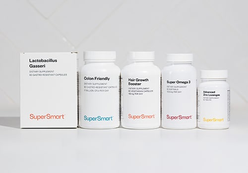  flacons de compléments alimentaires SuperSmart posés sur une table, utilisés en cure quotidienne avec focus sur Daily 3, magnésium, probiotiques et zinc
