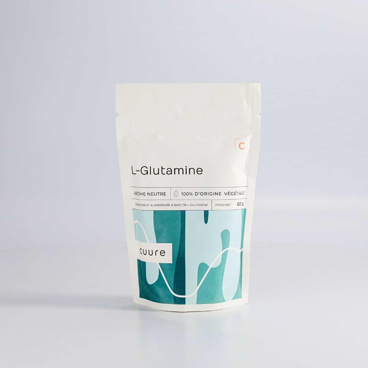 Pot de L-Glutamine en poudre Cuure 150 g posé sur une table, complément alimentaire neutre sans additifs, utilisé pour la récupération musculaire et le confort digestif