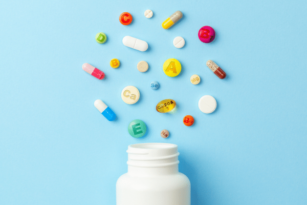 Présentation des minéraux et vitamines incontournables en compléments alimentaires magnésium vitamine D vitamine C vitamine B12 fer zinc pour énergie immunité peau