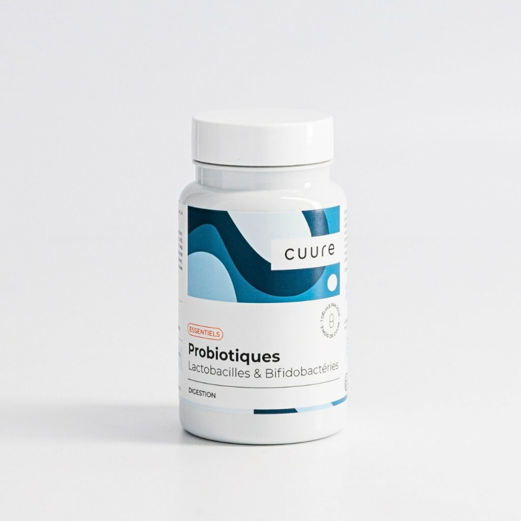 Flacon de Probiotic Blend Cuure posé sur une table, complément alimentaire probiotique associant Lactobacillus plantarum LP01 et Bifidobacterium breve BR03 à 10 milliards UFC pour améliorer la digestion et réduire les ballonnements