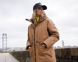 Diversification Armor Lux avec Armor Lux femme, Armor Lux homme, Armor Baby et Armor Kids, prêt-à-porter, cabans, parkas, pulls Armor Lux femme et homme, accessoires comme serviettes Armor Lux et uniformes.