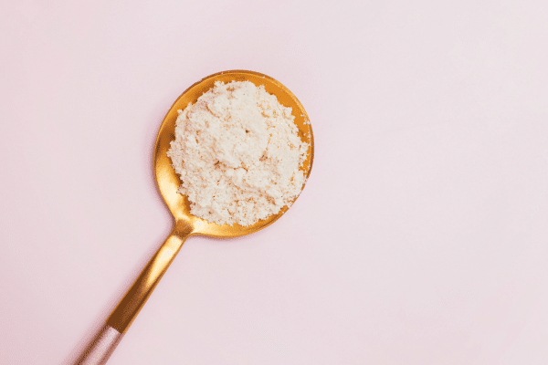 illustration simplifiée montrant la structure des fibres de collagène dans la peau et les articulations humaines