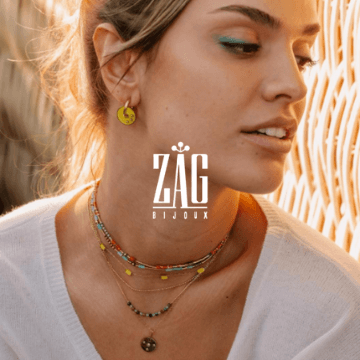 En parcourant la collection automne-hiver de Zag, je me suis arrêtée sur un jonc doré et un collier à maillons posés côte à côte. J'ai tout de suite imaginé les superposer avec ce que j'ai déjà dans mon tiroir. C'est ce côté « on compose son look » qui m'a donné envie de leur faire une vraie place dans ce comparatif.
