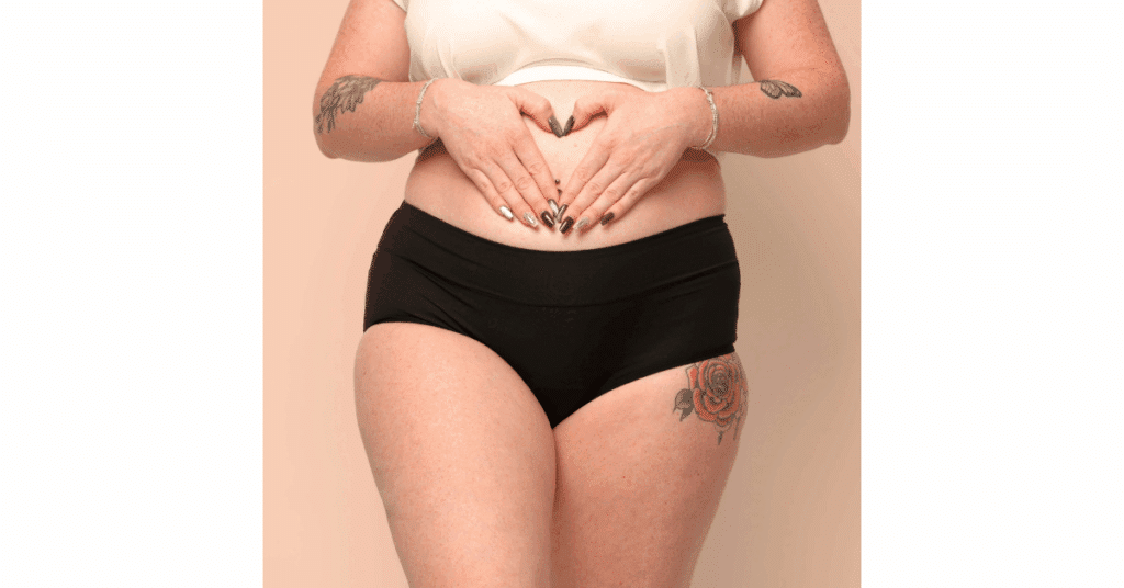 Culotte menstruelle taille haute en coton douce, illustrant la collection post-partum de Mademoiselle Culotte pour le confort après accouchement.