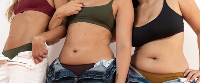 trois femmes qui portent des culottes menstruelles pour illustrer un comparatif des meilleures marques de culotte de règle