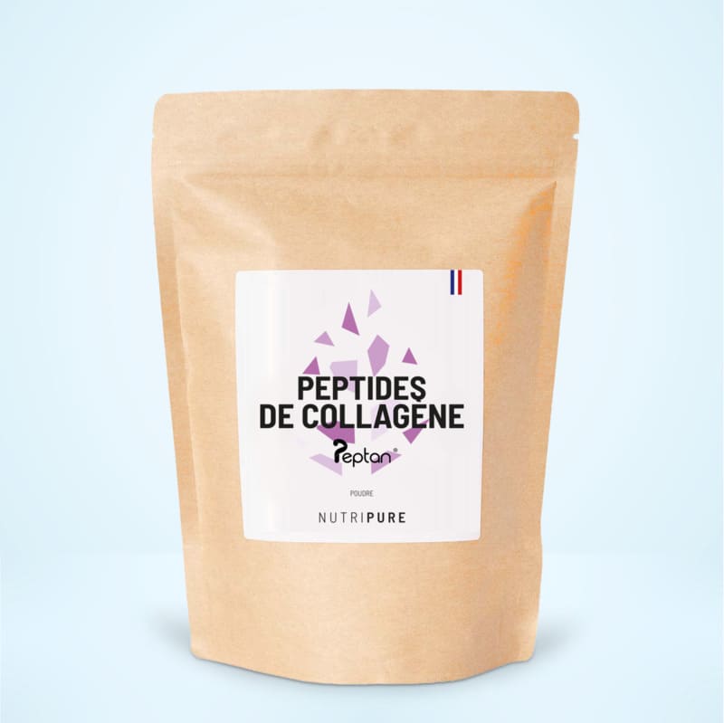 Pot de Collagène Peptan Nutripure posé à côté d’un verre d’eau, poudre de peptides naturels pour la peau et les articulations.