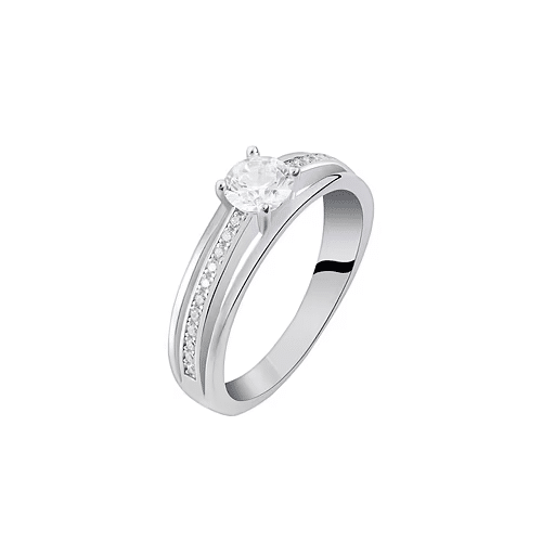 Bagues Cléor en or jaune et argent 925, alliances polies et bagues serties de zirconium, photographiées sur un fond neutre pour montrer leur éclat et la finesse des finitions.