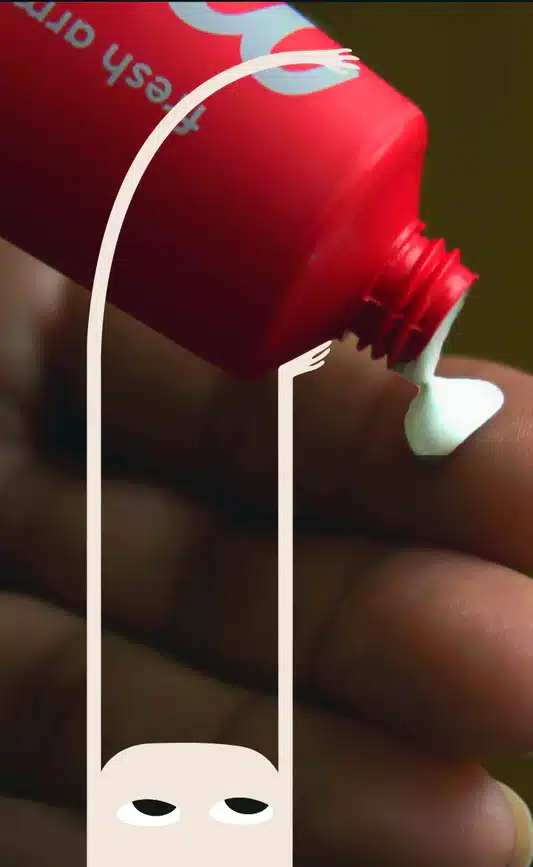 Montage d’avis clients et de témoignages Trustpilot sur le déodorant Nuud, mentionnant efficacité, tolérance et changement de formule.