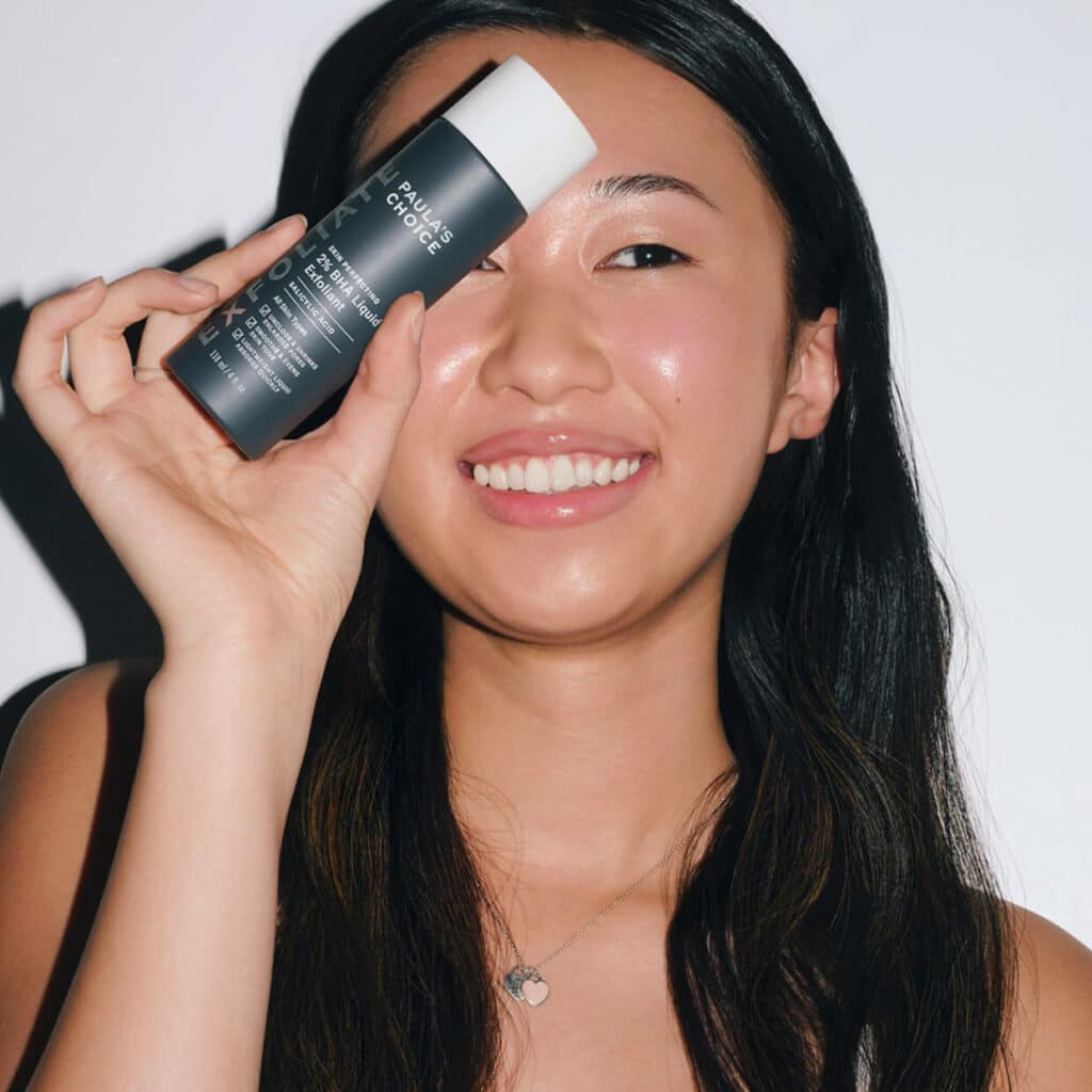 Montage d’avis clients et d’évaluations sur les produits Paula’s Choice, notamment l’exfoliant BHA et le soin au rétinol, illustrant la satisfaction des utilisatrices.