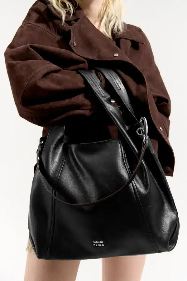 Sac matelassé Bimba Y Lola en nylon dense, couleur vive comme pistache ou framboise, allure créative et moderne, volume généreux, parfaite illustration de l’identité audacieuse et colorée de la marque espagnole pour celles et ceux qui aiment un style original.