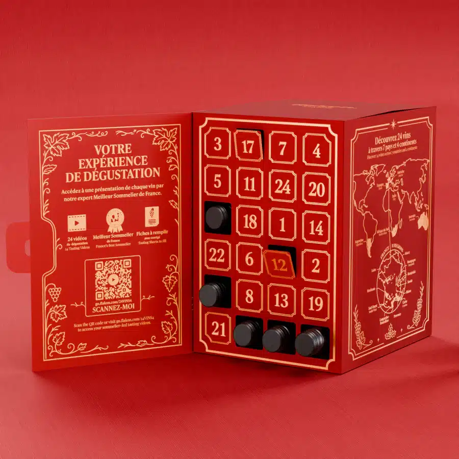 Calendrier de lAvent Flakon avec vingt quatre flacons de dégustation vin ou whisky pour montrer cette édition spéciale et son intérêt pour une expérience quotidienne en décembre.