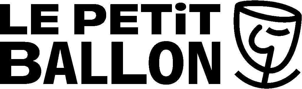 Présentation de l’univers Le Petit Ballon avec bouteilles lumineuses et identité parisienne pour illustrer la philosophie accessible et joyeuse de la marque et son approche décomplexée du vin.