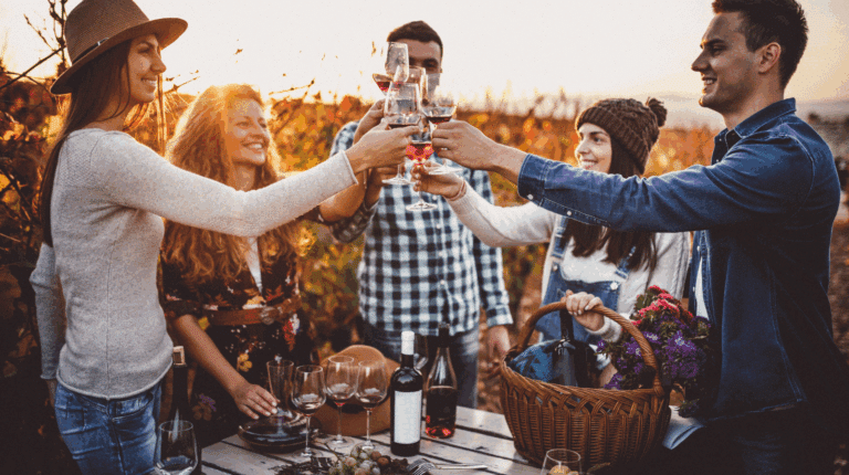 Comparatif complet des meilleures box gourmandes et apéro avec présentation des coffrets fromages café produits du terroir et apéritifs pour aider le lecteur à choisir une box adaptée à ses envies et à son budget.