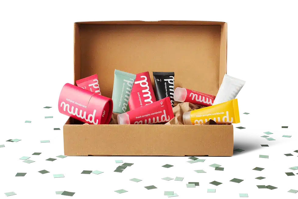 Gros plan d’un tube de déodorant Nuud ouvert, illustrant un avis personnel et sincère sur la marque naturelle sans aluminium ni parfum.