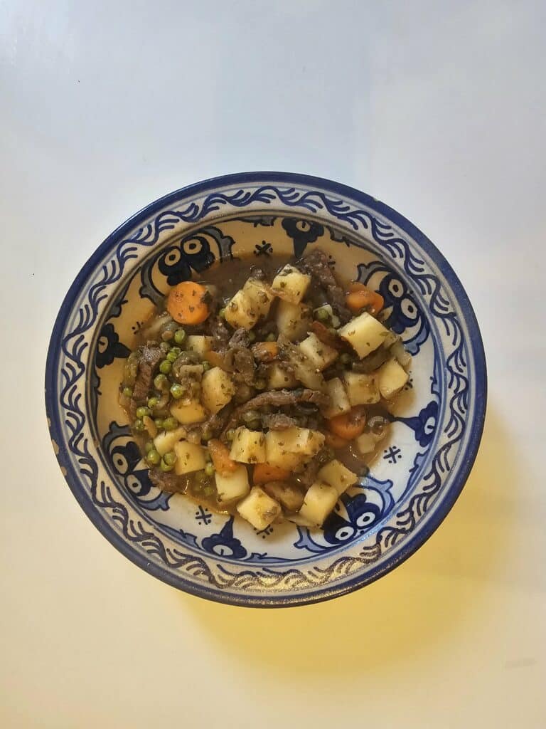 Plat Cheef présenté de manière soignée, illustrant les raisons personnelles ayant motivé le choix de ce programme minceur.