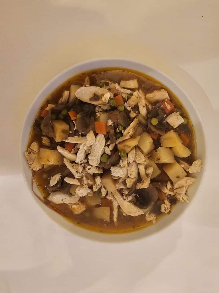 Plat préparé Cheef mis en valeur, illustrant l’offre traiteur proposée par le programme