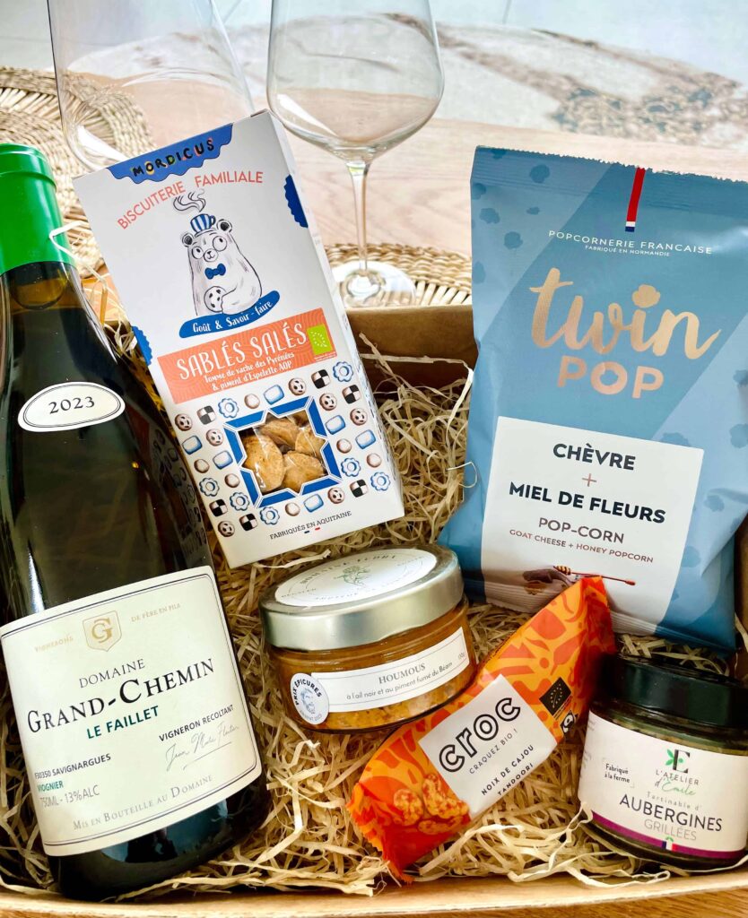 Tartinables végétariens, pop corn parfumé et sélection salée artisanale pour illustrer le contenu de la box apéro végétarienne 18h15.