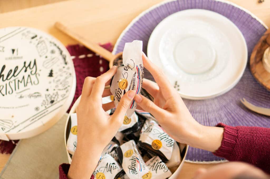 Image symbolisant les avis clients avec un tableau de notes positives pour illustrer la réputation de La Box Fromage.