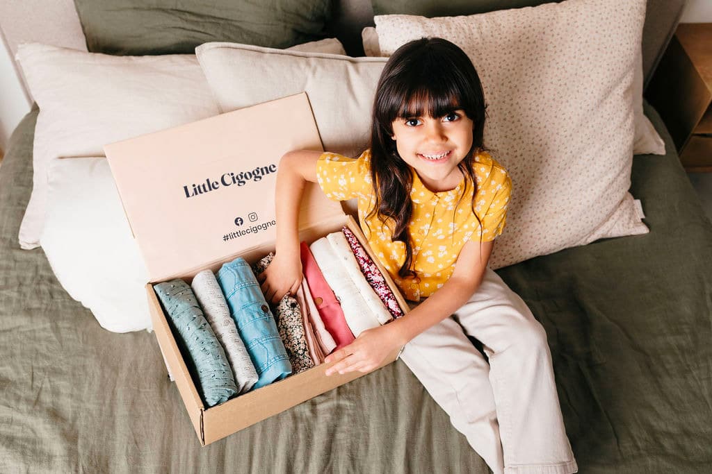 Image regroupant plusieurs avis clients concernant Little Cigogne pour illustrer la variété des retours des parents sur les sélections la qualité des vêtements et la communication de la marque.