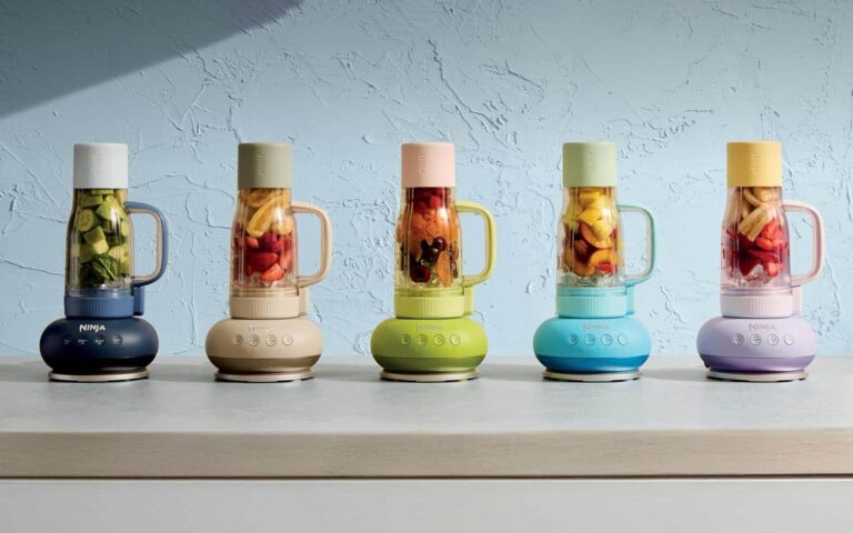 Blender Ninja BlendBoss en fonctionnement avec smoothie en cours de mixage