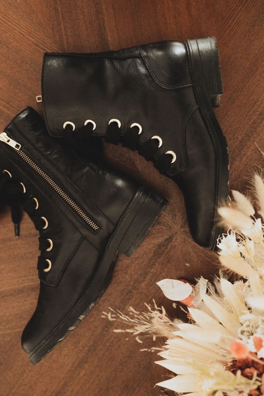 Boots en cuir Saaj Paris avec talon stable montrant la qualité de fabrication