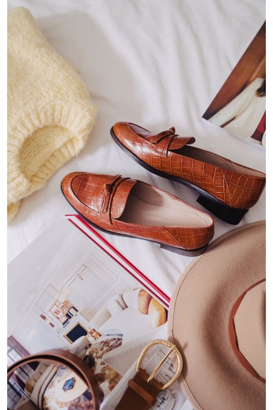 Mocassins Saaj Paris en cuir souple portés au quotidien illustrant le style chic