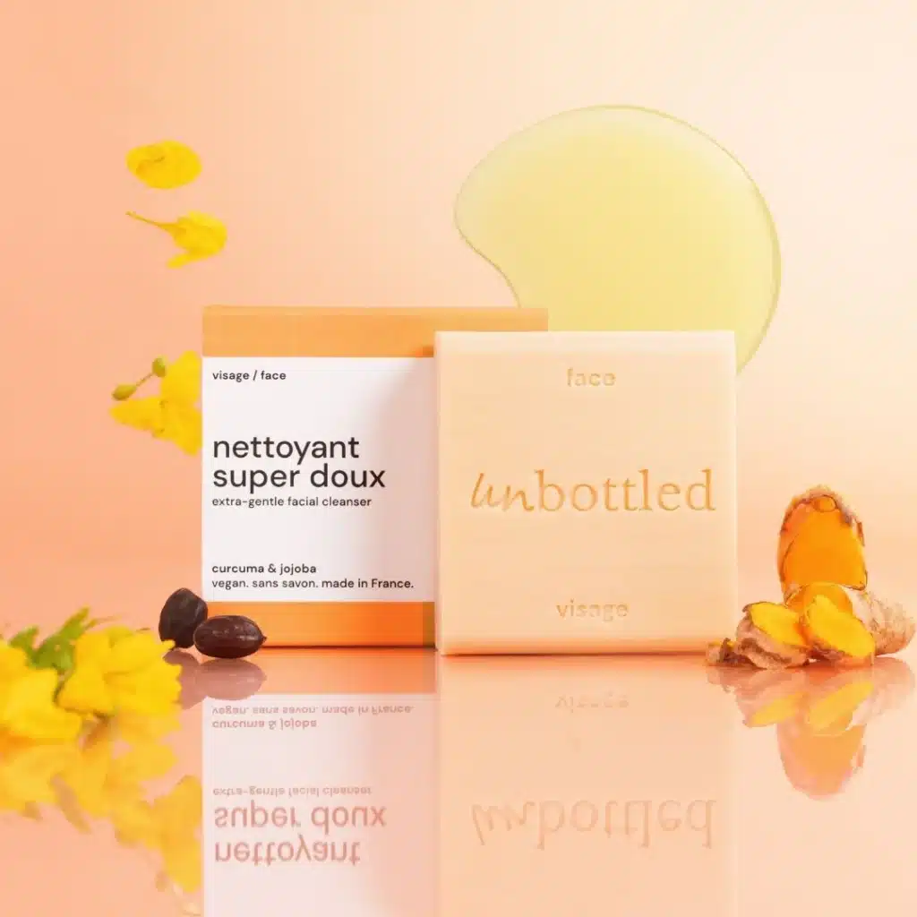 Nettoyant visage solide Unbottled Super Doux mousse fine sur peau humide