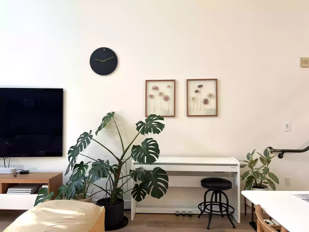 Explication du fonctionnement Kindred avec le système de crédits équivalents à des nuits dans une vraie maison et présentation du principe communautaire qui permet de voyager dans des domiciles authentiques partout dans le monde.