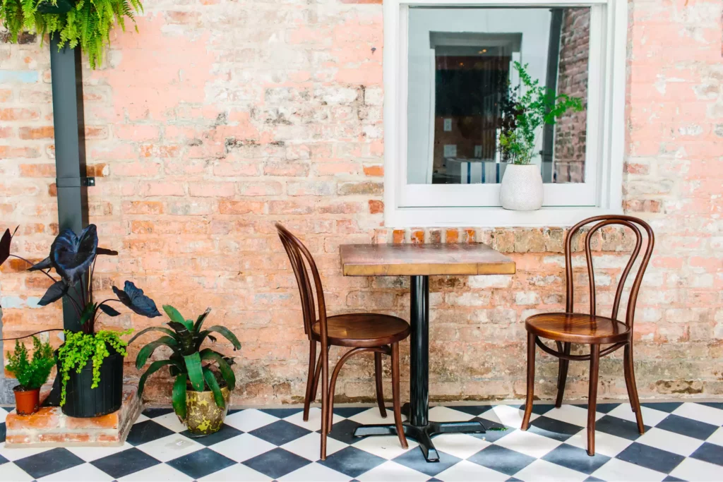 Étapes d’inscription sur Kindred incluant ajout des photos du logement, vérification de l’identité et validation du domicile pour accéder à la communauté et recevoir les crédits offerts de bienvenue.