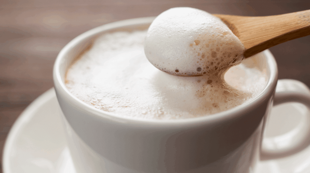 Pichet lait Dual Froth XL de la Ninja Luxe Café Pro produisant une mousse fine pour latte, test des modes steamed milk et cold foam